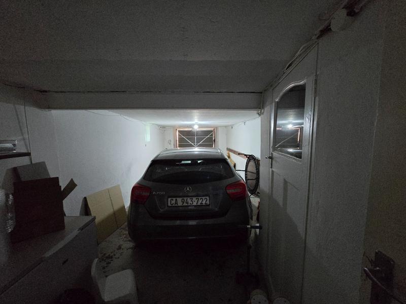 4 Bedroom Property for Sale in Vredehoek Western Cape